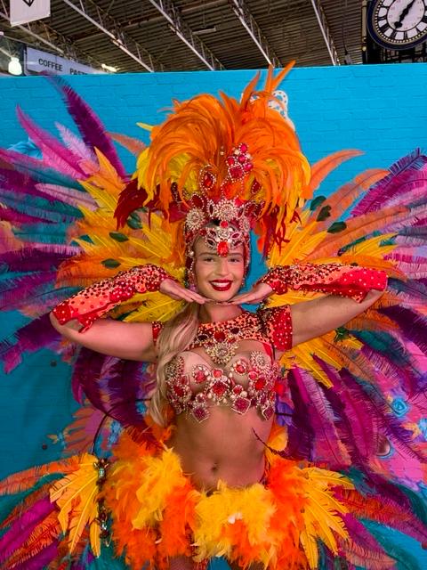 Professional event dancer performing at a corporate event (photo 5)